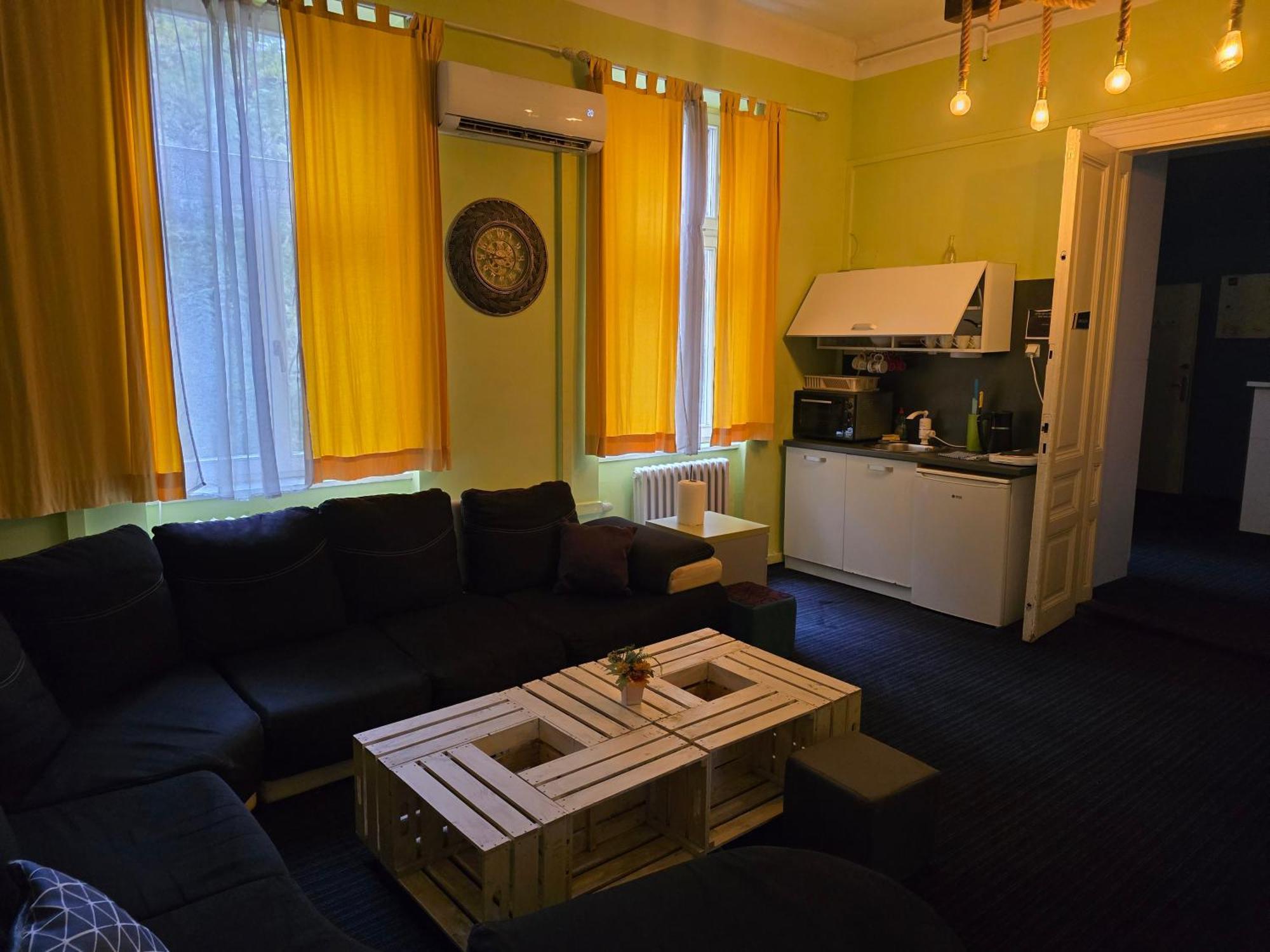Spacious Tuzlaks Apartments Sarajevo Ferhadija Saraievo Exterior foto